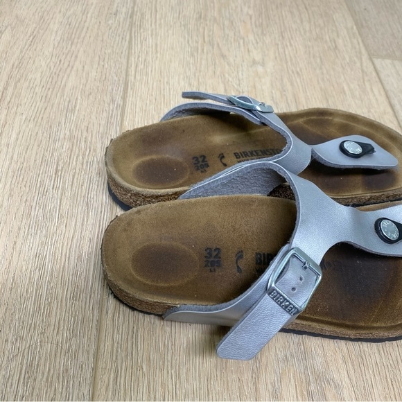 - Birkenstock Gizeh Silver Thong Sandals 32 / US 1 Kids Unisex - Picture 2 of 6